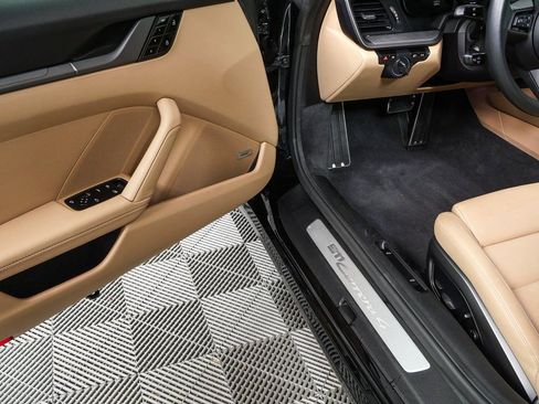 Certified 2021 Porsche 911 Carrera 4 image 8