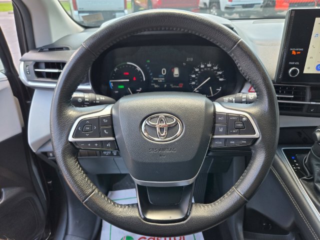 Used 2025 Toyota Sienna XLE FWD image 33