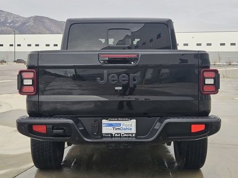 Used 2022 Jeep Gladiator Overland image 4