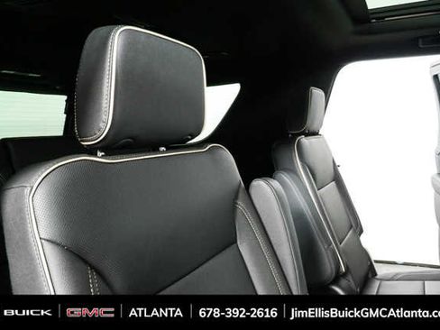Used 2023 GMC Yukon SLT w/ SLT Premium Package image 22