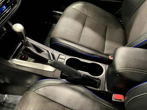 Used 2017 Toyota Corolla SE w/ Carpet Mat Package (TMS) FWD image 18
