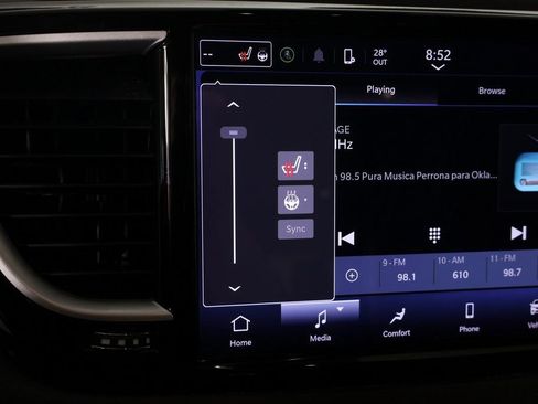 Used 2024 Chrysler Pacifica Touring-L FWD image 7
