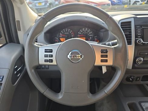 Used 2015 Nissan Frontier SV image 19