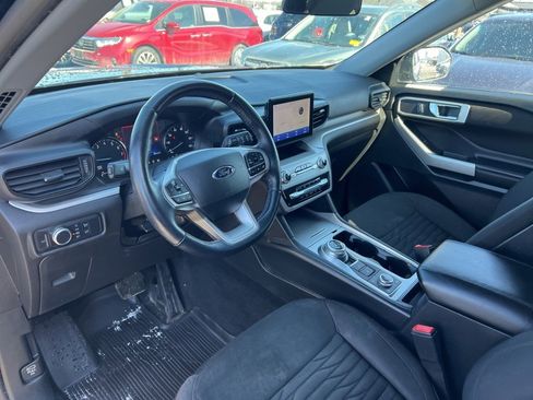 Used 2020 Ford Explorer XLT w/ Comfort Package image 9