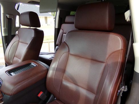 Used 2019 Chevrolet Suburban Premier image 19