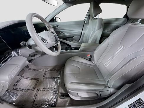 Used 2025 Hyundai Elantra SEL FWD image 21