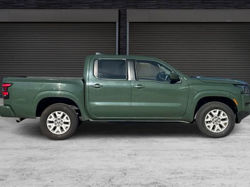 Used 2023 Nissan Frontier SV image 3