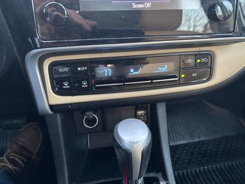 Used 2018 Toyota Corolla LE image 16