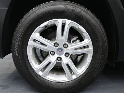 Used 2024 GMC Terrain SLE image 9