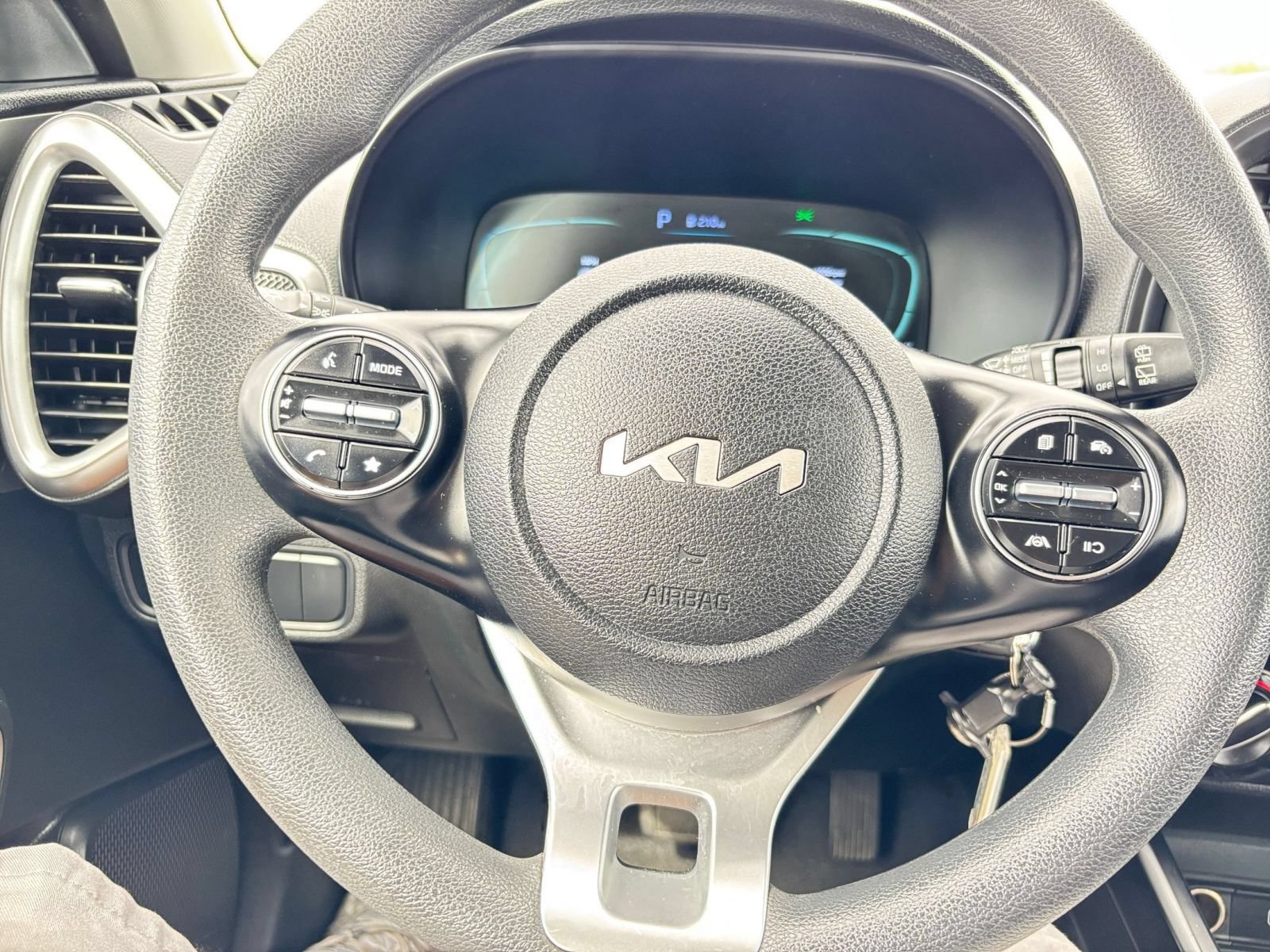 Used 2025 Kia Soul LX w/ LX Technology Package FWD image 25