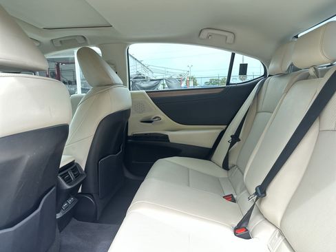 Used 2023 Lexus ES 350 w/ Premium Package FWD image 22