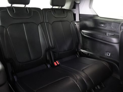 Used 2023 Jeep Grand Cherokee L Limited AWD/4WD image 39
