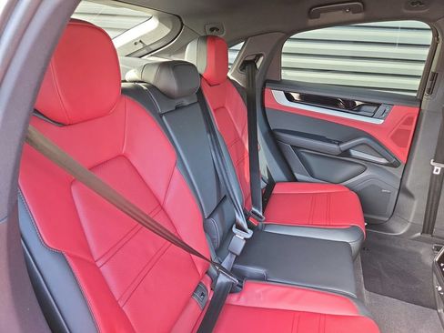 Certified 2026 Porsche Cayenne Coupe AWD/4WD image 21