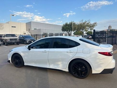 Used 2025 Toyota Camry SE w/ Convenience Package FWD image 8