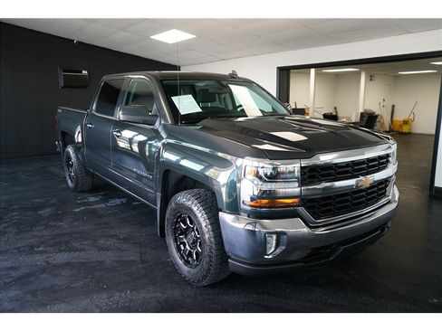 Used 2017 Chevrolet Silverado 1500 LT w/ All Star Edition AWD/4WD image 9