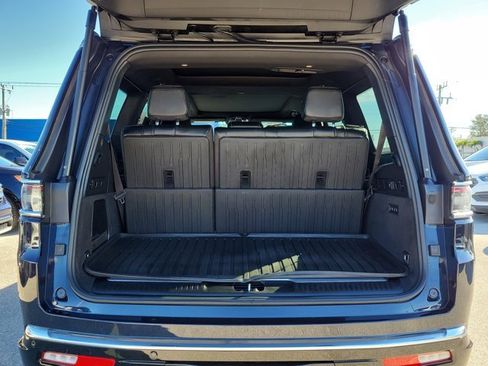 Used 2023 Jeep Grand Wagoneer 4WD w/ Flexible Seating Group image 13