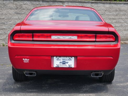 Used 2011 Dodge Challenger RWD image 5