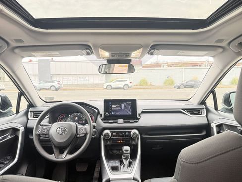 Used 2025 Toyota RAV4 XLE image 34
