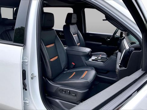 Used 2025 GMC Sierra 2500 AT4 w/ AT4 Premium Plus Package AWD/4WD image 8