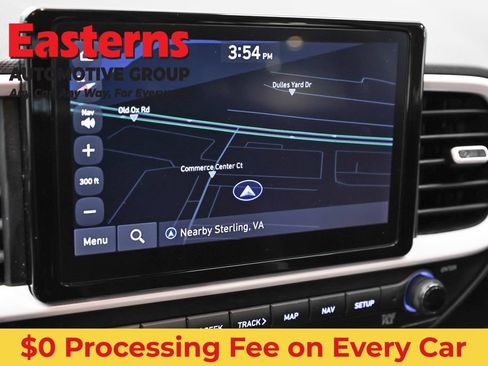 Used 2023 Hyundai Venue Limited FWD image 19