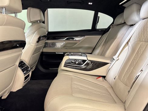 Used 2016 BMW 750i image 34