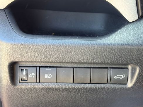 Used 2020 Toyota RAV4 XLE w/ Convenience Package FWD image 8