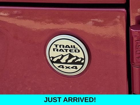Used 2022 Jeep Wrangler Unlimited Sahara AWD/4WD image 30