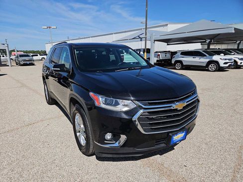 Used 2019 Chevrolet Traverse LT FWD image 2