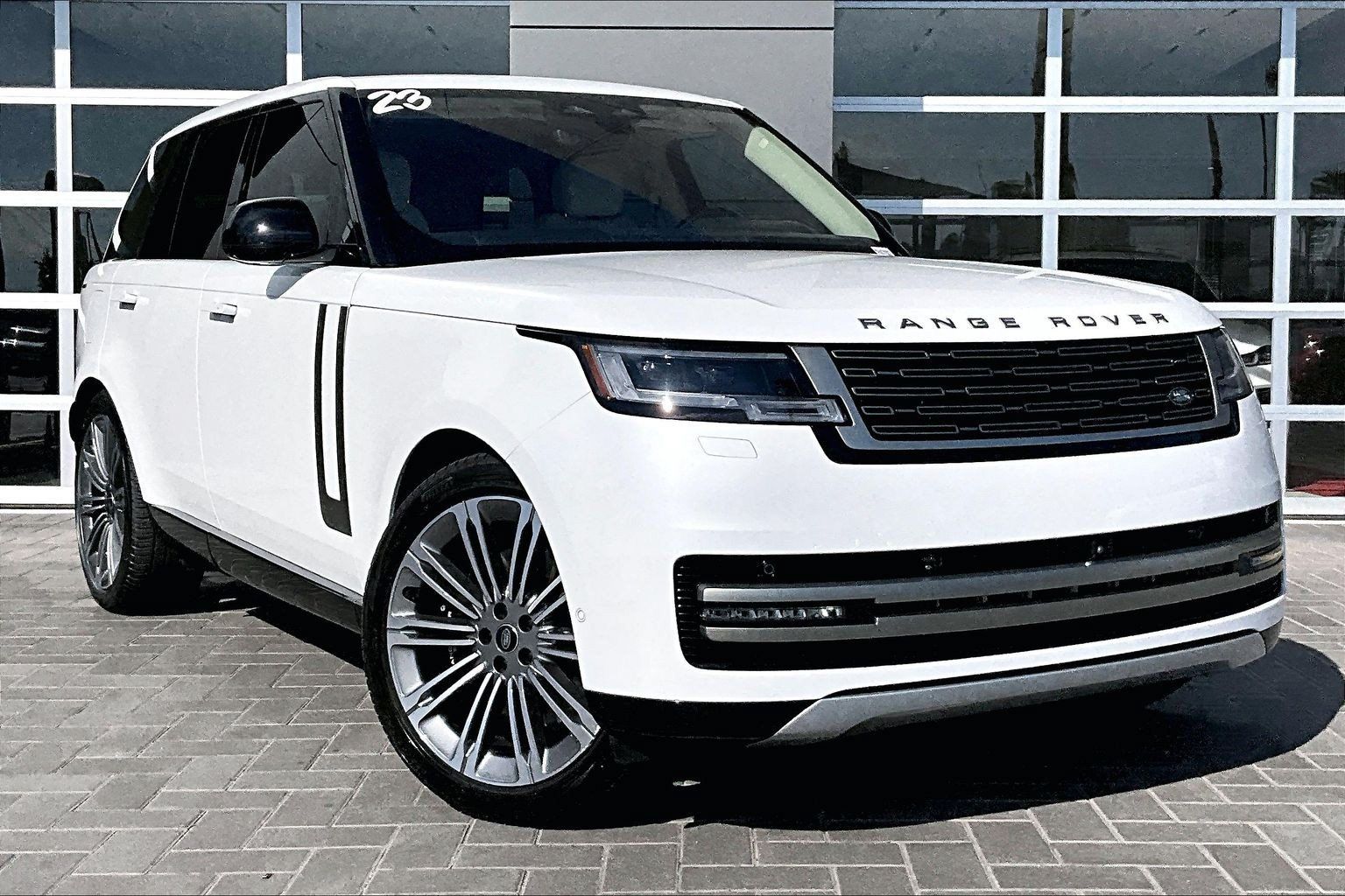 Certified 2023 Land Rover Range Rover SE AWD/4WD image 3
