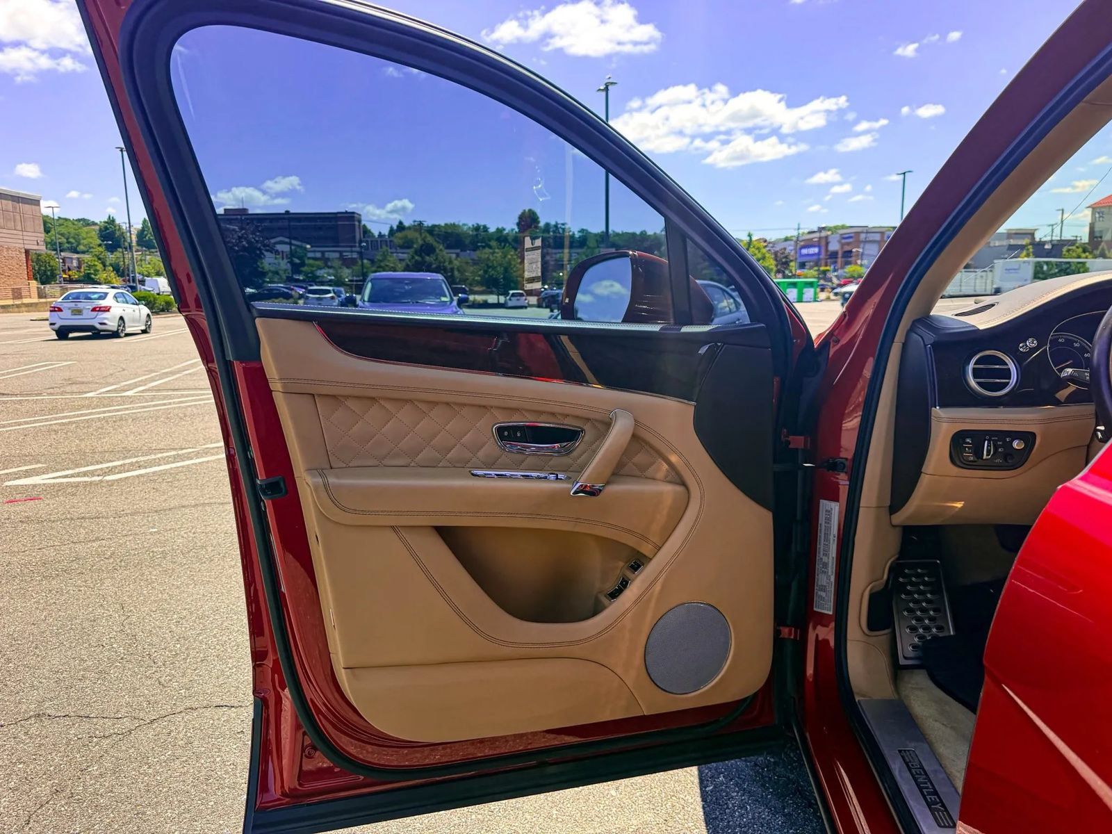 Used 2017 Bentley Bentayga AWD/4WD image 12
