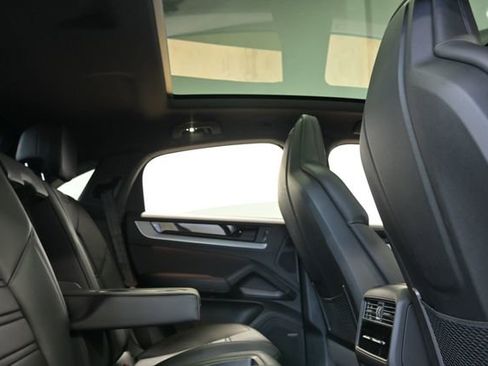 Used 2025 Porsche Cayenne S image 33