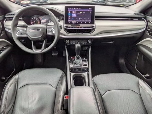 Used 2023 Jeep Compass Limited image 23