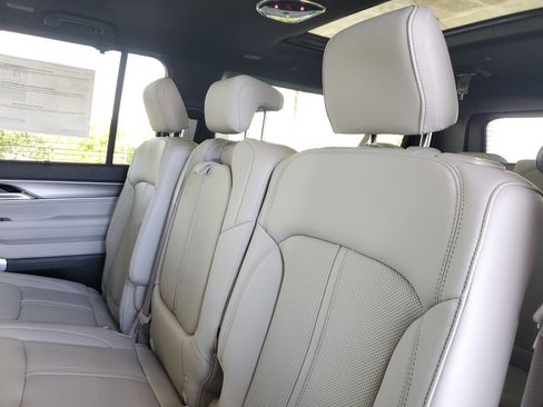 New 2026 Jeep Grand Wagoneer L Limited AWD/4WD image 7