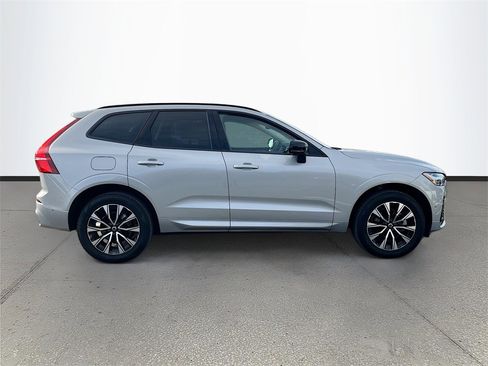 Used 2025 Volvo XC60 B5 Plus image 8