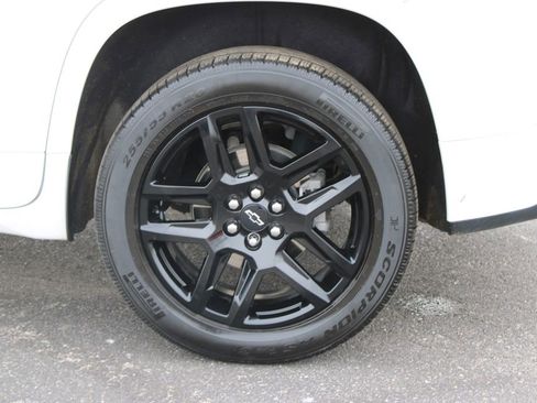 Used 2023 Chevrolet Traverse Premier AWD/4WD image 19