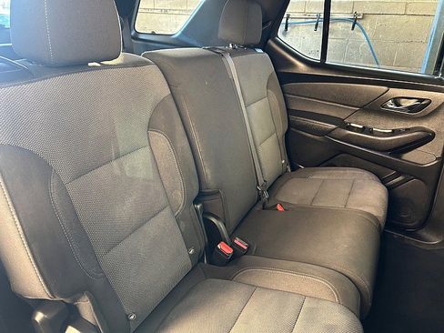 Used 2023 Chevrolet Traverse LT image 29