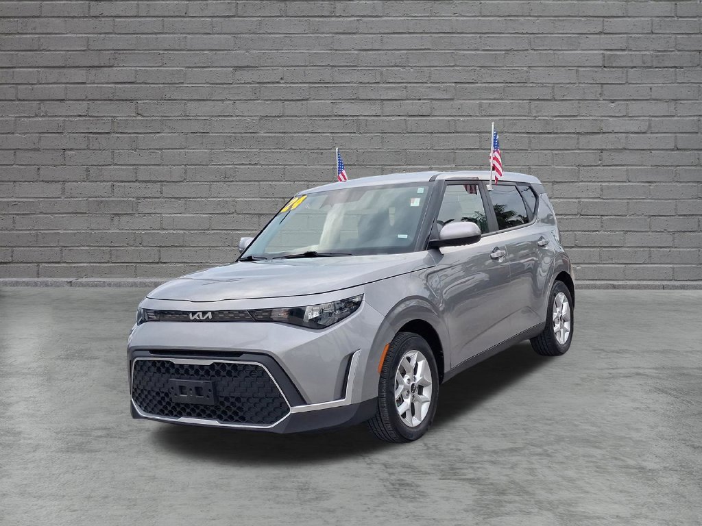 Used 2024 Kia Soul LX w/ Option Group 015 FWD image 3