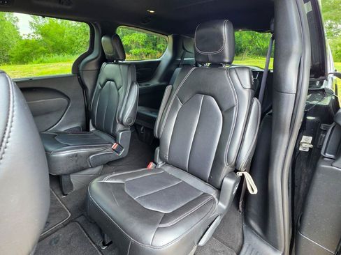Used 2025 Chrysler Pacifica Select FWD image 10
