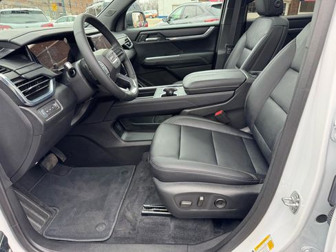 Used 2025 GMC Acadia Elevation w/ Elevation Premium Package image 16