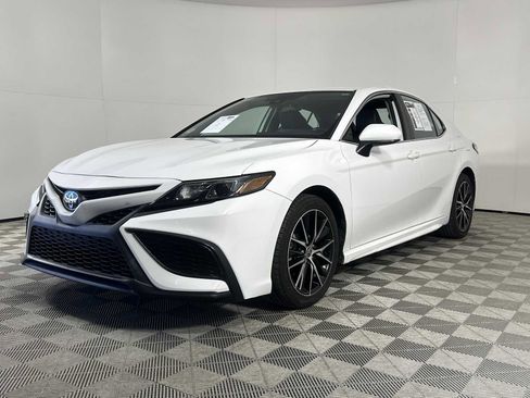 Used 2021 Toyota Camry SE image 4