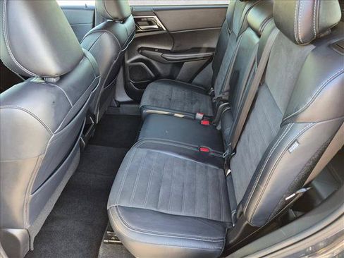 Used 2024 Mitsubishi Outlander SE FWD image 19