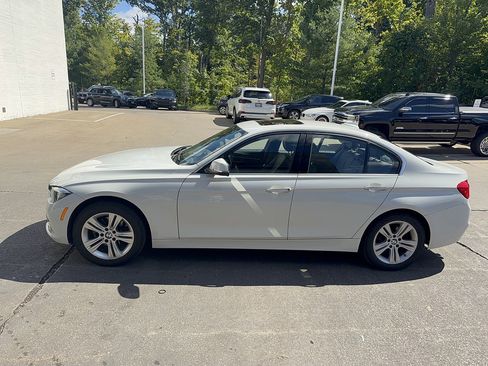 Used 2017 BMW 330i xDrive Sedan AWD/4WD image 2