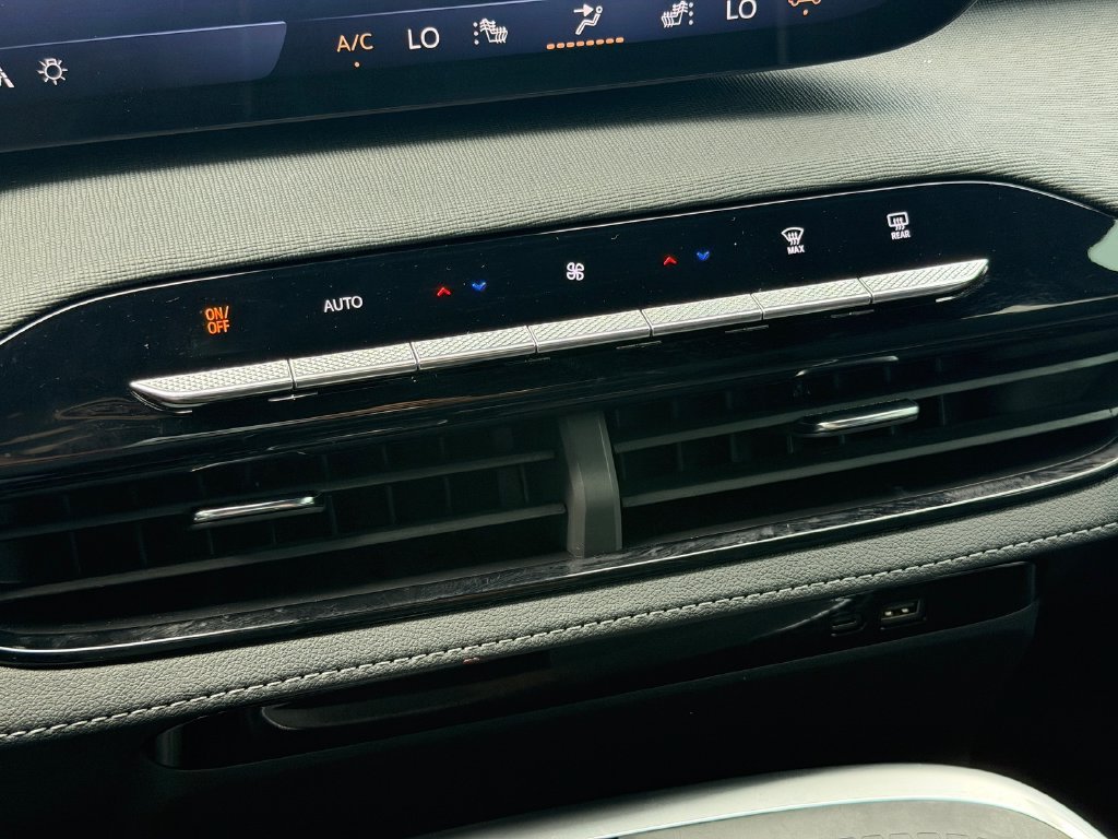 Used 2025 Buick Enclave Preferred w/ Power Package FWD image 27
