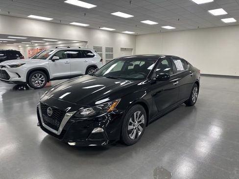 Used 2022 Nissan Altima 2.5 S image 3