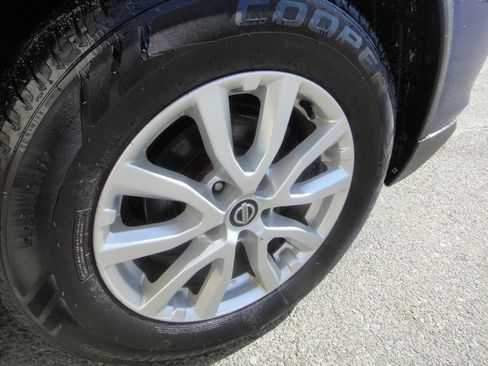 Used 2017 Nissan Rogue SV w/ SV Premium Package AWD/4WD image 19