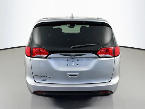 Used 2019 Chrysler Pacifica Touring Plus w/ Advanced Safetytec Group FWD image 6