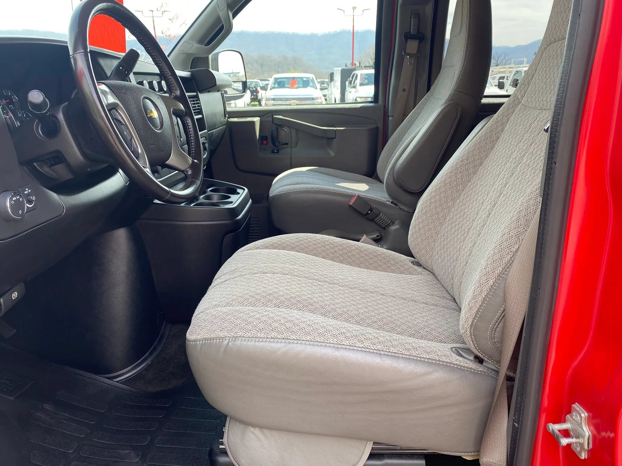 Used 2017 Chevrolet Express 3500 LT w/ LT Preferred Equipment Group RWD image 9
