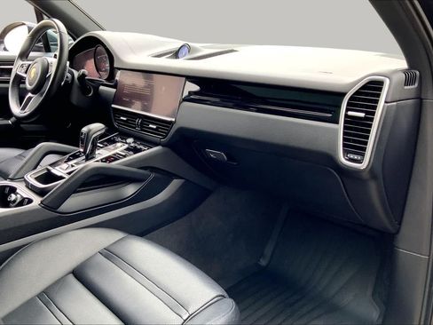 Used 2022 Porsche Cayenne AWD/4WD image 17