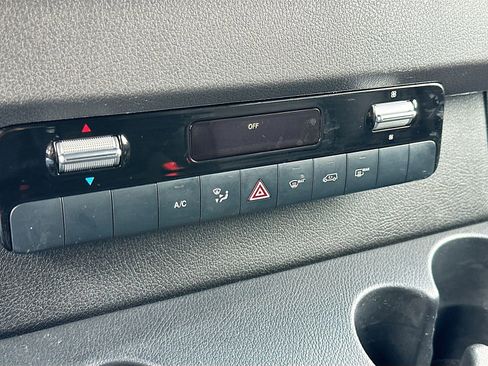 Used 2025 Mercedes-Benz Sprinter 2500 image 14