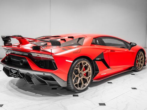 Used 2021 Lamborghini Aventador SVJ AWD/4WD image 9
